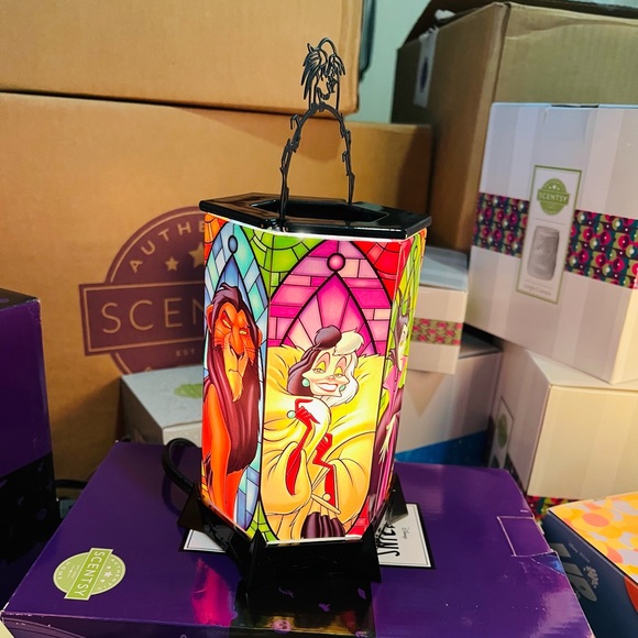 NIB Disney Villains Warmer - All the Rage Warmer - Picture 4 of 4